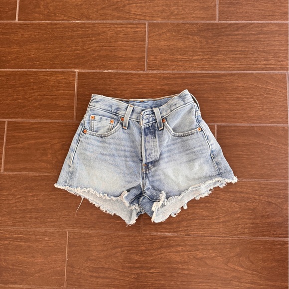 Levi’s Denim shorts distressed Frayed Women Shorts - Picture 1 of 4